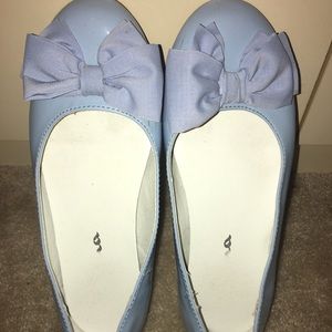 Light Blue Nina Shoes w/ bow. Size 5.